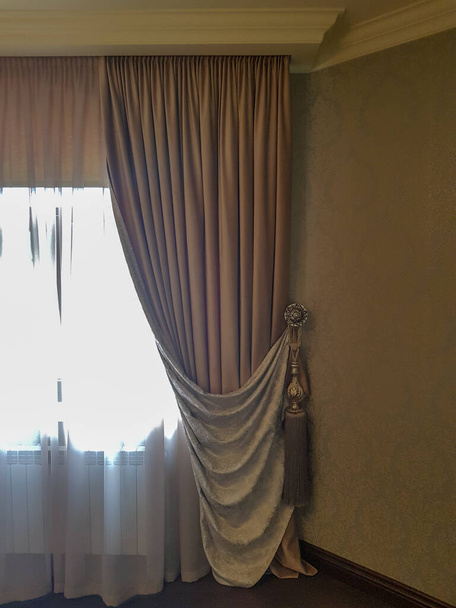 gordijnen in het raam - Foto, afbeelding