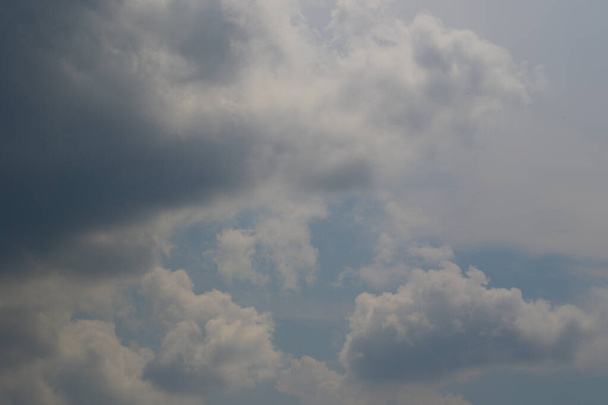 formazioni nuvolose in un giorno di pioggia - Foto, immagini