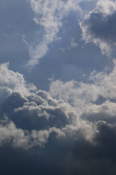 formace mraků v deštivém dni - Fotografie, Obrázek