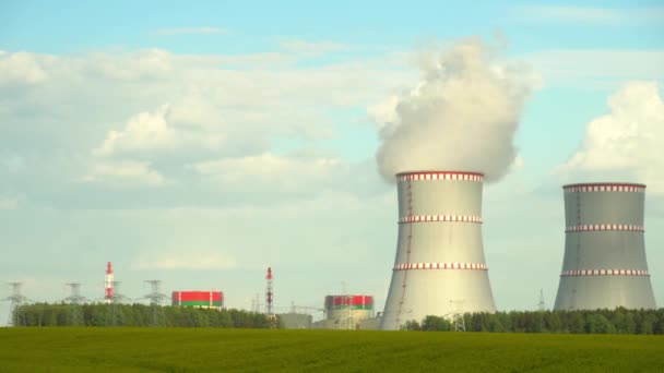 Tubo da central nuclear bielorrussa em Ostravets. - Filmagem, Vídeo