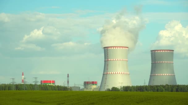Tuyau de la centrale nucléaire biélorusse d'Ostravets. - Séquence, vidéo