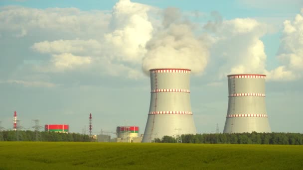 Pijp van de Wit-Russische kerncentrale in Ostravets. - Video