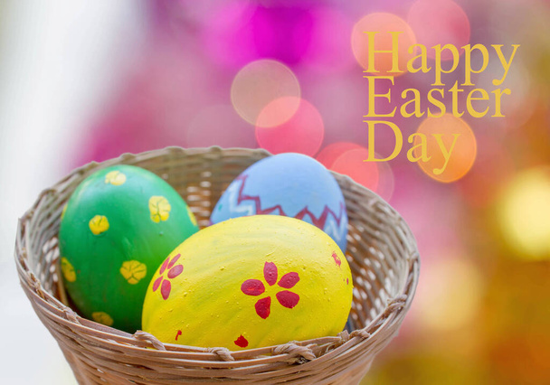 close up of colored easter eggs in basket with  abstract bokeh blur background - Foto, imagen