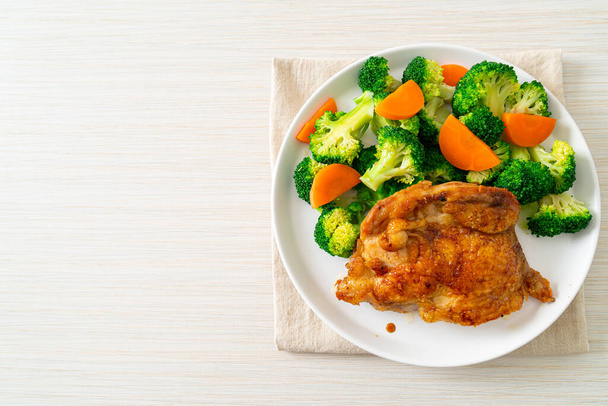 teriyaki chicken steak with broccoli and carrot - Foto, Bild