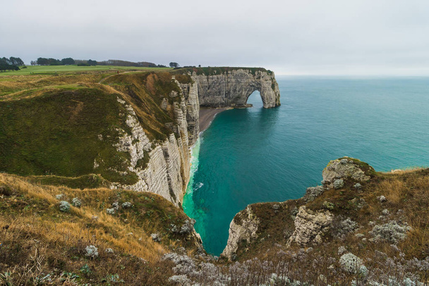 The famous Etretat Aval cliff and natural arch landmark by the ocean in Normandy, France - Foto, Bild