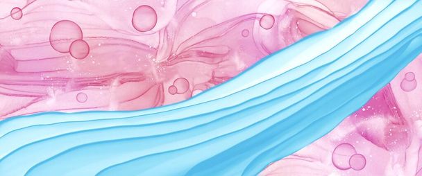 abstrait espace fluide art avec fumée et nuages encre d'alcool, violet et bleu accent peint à la main, illustration numérique avec des éléments mous, thème de la rivière, deux côtés, contraste - Photo, image