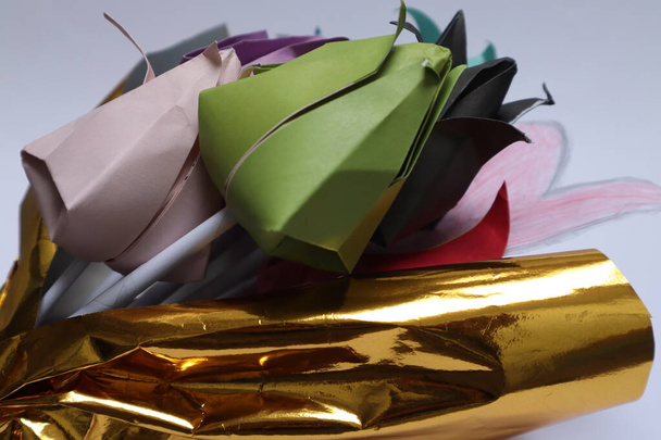 Flores de ramo de bricolaje hechas de papel - Foto, Imagen