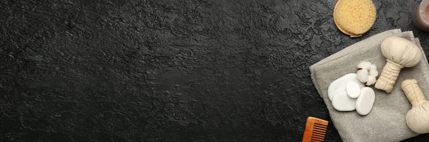 Hermosa composición de spa sobre fondo oscuro con espacio para texto - Foto, imagen