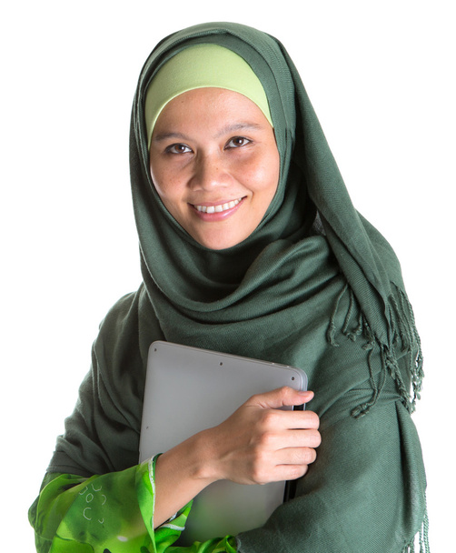 Mulher muçulmana com laptop
 - Foto, Imagem