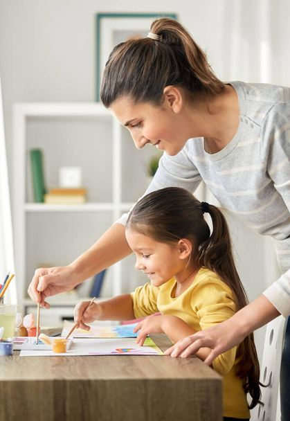 mother with little daughter drawing at home - Foto, Imagen