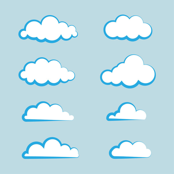 Conjunto de nubes de diseño plano aisladas sobre fondo azul. Dibujos animados nubes blancas modernas - Vector, Imagen