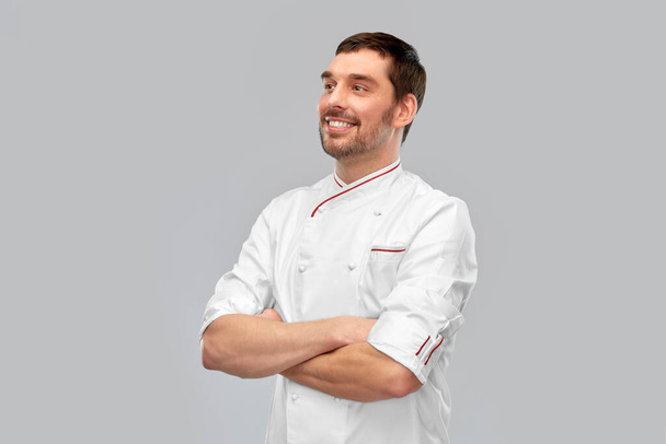 happy smiling male chef with crossed arms - Valokuva, kuva