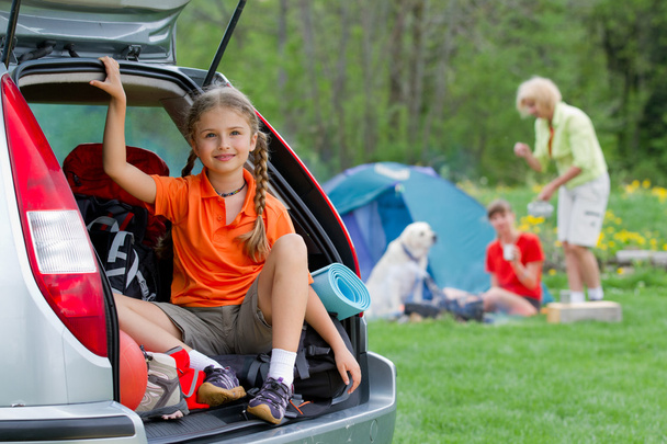 Acampamento de verão, férias de verão - família no acampamento de verão
 - Foto, Imagem
