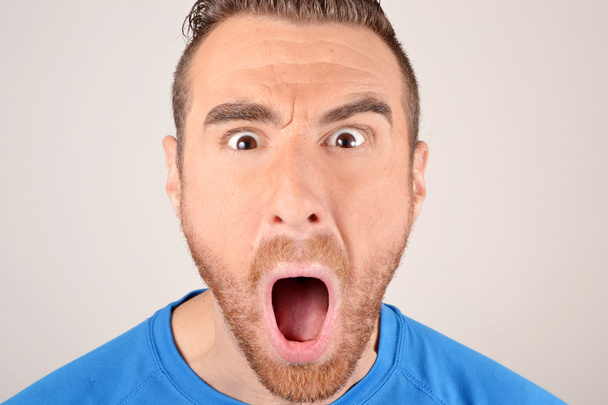 Homem gritando zangado
 - Foto, Imagem