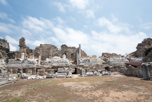 ruïnes van de oude stad in kant - Foto, afbeelding
