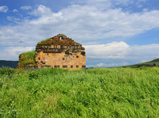 Ruïnes van het fort Lori Berd in Lori, Armenië - Foto, afbeelding