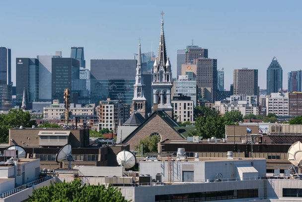 Montreal, CA -7 June 2021: Montreal Skyline from Jacques-Cartier Bridge - Фото, зображення