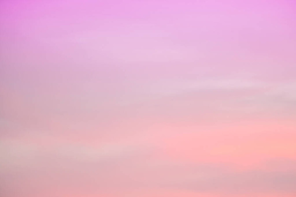 τονισμένη βολή του όμορφου συννεφιασμένο ουρανό, φυσική ταπετσαρία - Φωτογραφία, εικόνα