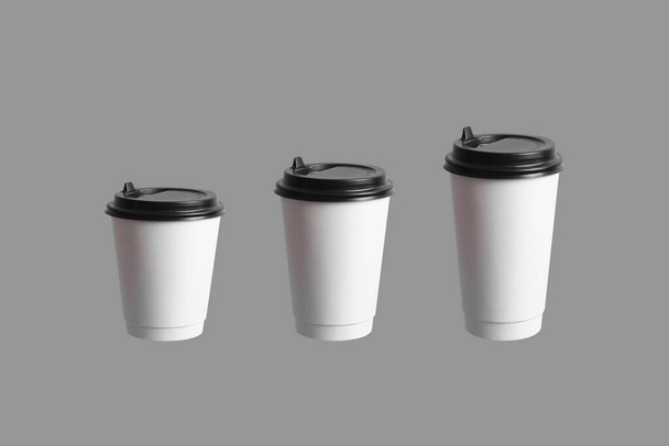 um colletcion variaty, um jogo do copo de papel do coffe de tamanhos diferentes isolado - Foto, Imagem