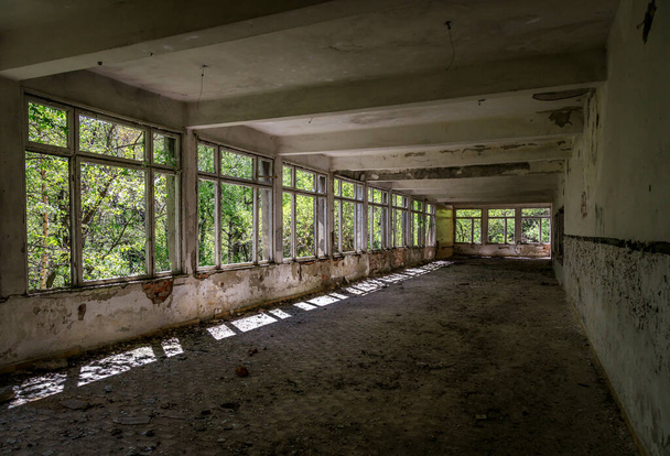 Elhagyott katonai létesítmények, Lyulin hegy, Szófia, Bulgária - Fotó, kép