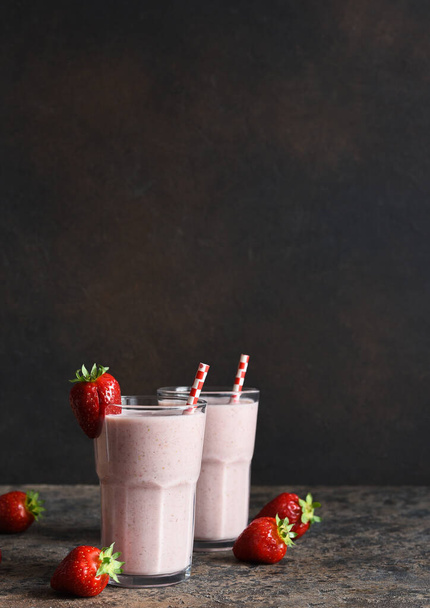 Strawberry cocktail - a milkshake with ice cream and milk. Strawberry smoothie for breakfast. - Zdjęcie, obraz
