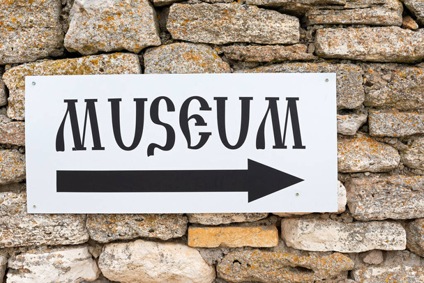 Museum direction sign on a stone wall - Photo, Image