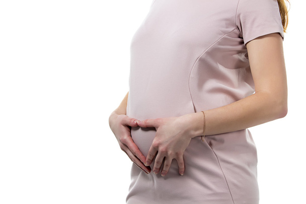 Cuerpo de la mujer embarazada con la barriga de pie
 - Foto, imagen