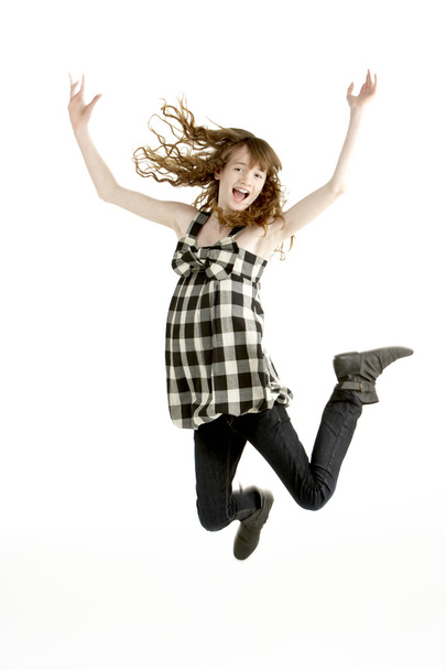 fiatal lány, ugró a levegőbe - Fotó, kép