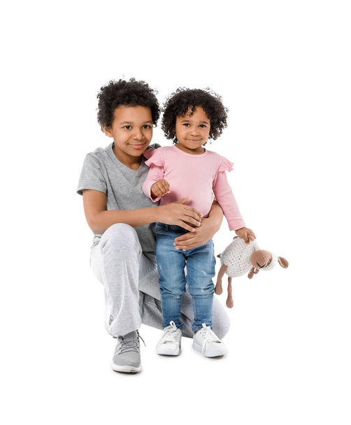 白い背景のアフリカ系アメリカ人の子供たち - 写真・画像