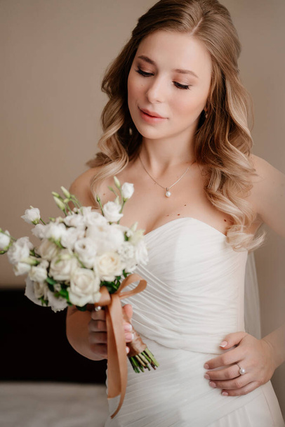 portrait of a beautiful bride with a bouquet. Wedding traditions. - Фото, изображение