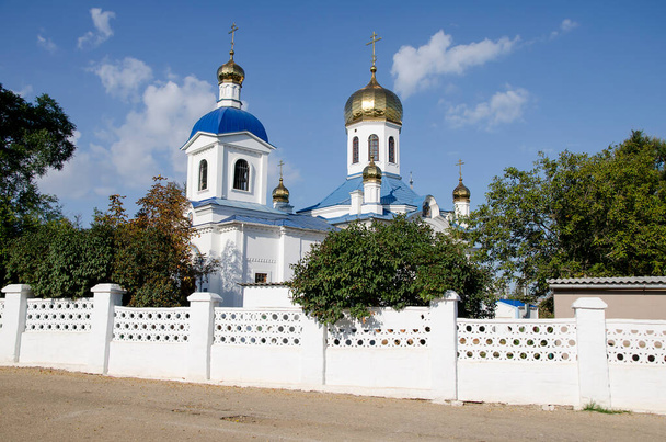 Vista del Templo de la Asunción de la Santísima Virgen María en Kerch, Crimea - Foto, imagen