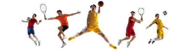collage deportivo multi. Jugadores masculinos de fútbol, tenis y baloncesto, deportistas aislados sobre fondo blanco. Volante - Foto, imagen