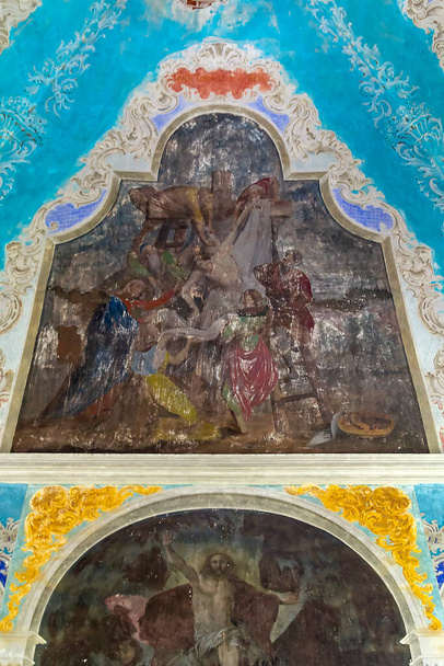 pintura mural en una iglesia ortodoxa abandonada, pueblo de Knyazhevo, región de Kostroma, Rusia, año de construcción 1802 actualmente la iglesia está abandonada - Foto, imagen