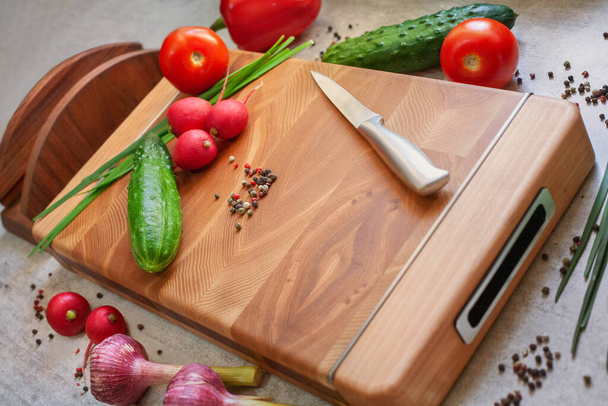 wooden plank with vegetables and spices on a light and dark background - Φωτογραφία, εικόνα