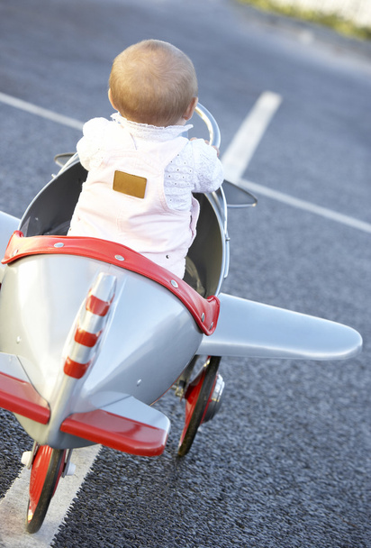 Baby Girl Riding In Toy Aeroplane - Foto, Bild