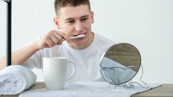 dental hygiene teeth treatment man toothbrush - 写真・画像