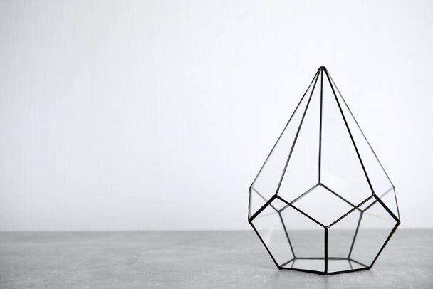 Empty glass florarium vase on grey table, space for text - Foto, Bild
