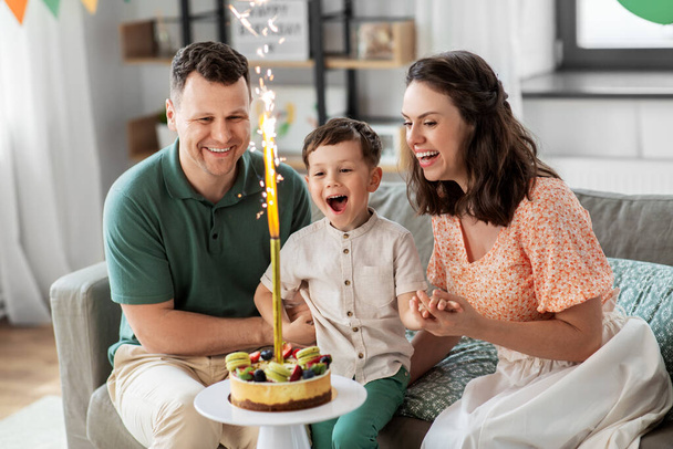 happy family with birthday cake at home - Φωτογραφία, εικόνα