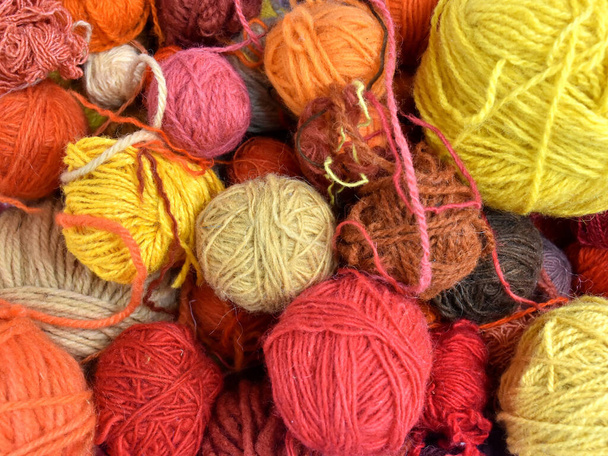 Différentes couleurs et textures de boules de laine - Photo, image