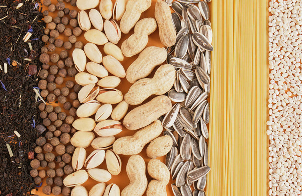 produtos de mercearia a granel variados textura vista superior espaço de cópia, especiarias, cereais e massas - Foto, Imagem