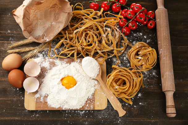 Still life with raw homemade pasta and ingredients for pasta - Foto, Bild
