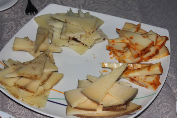 belos queijos de diferentes tipos de variedade e sabor - Foto, Imagem