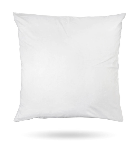 Poduszka w białej poszewce lata z bliska na białym tle. Izolacja - Zdjęcie, obraz