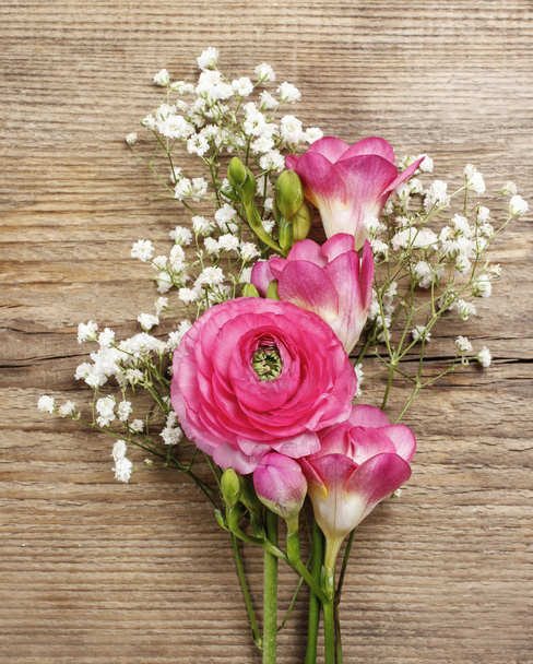 Pink persian buttercup flower, freesia flower and baby's breath  - Foto, Imagen