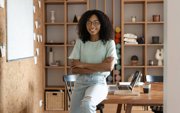 Portrait of happy, smiling mixed race businesswoman in her office. - Foto, Imagen