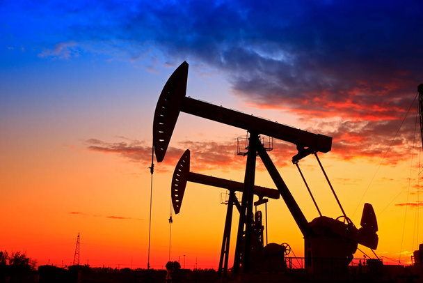 Нафтовий насос, промислове обладнання, Видобуток нафти
 - Фото, зображення