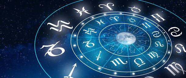 Astroloji Zodiac burcunun koyu mavi işareti yıldız ve ay arkaplanı. Evrende kaderin sihirli gücü.. - Fotoğraf, Görsel
