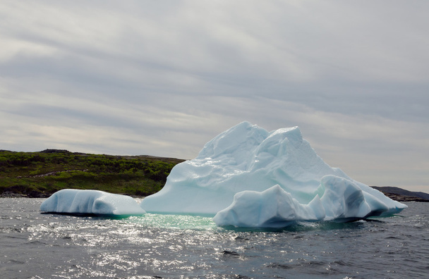 strahlend weißer Eisberg - Foto, Bild