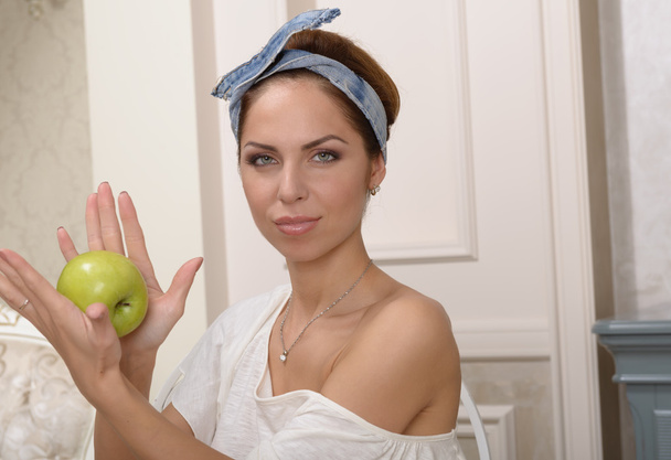 Retrato con manzana
 - Foto, imagen