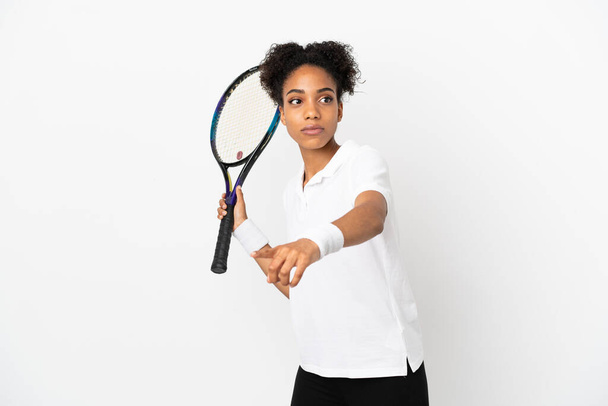若いですラテン女性孤立しました上の白い背景テニス - 写真・画像